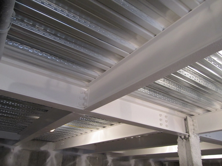image of a passive fire protection system working in a comercial warehouse, the system is a series of intumescent paints and sprays over steel structural components